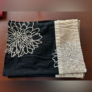 Set of 8 Black & Tan Floral Placemats